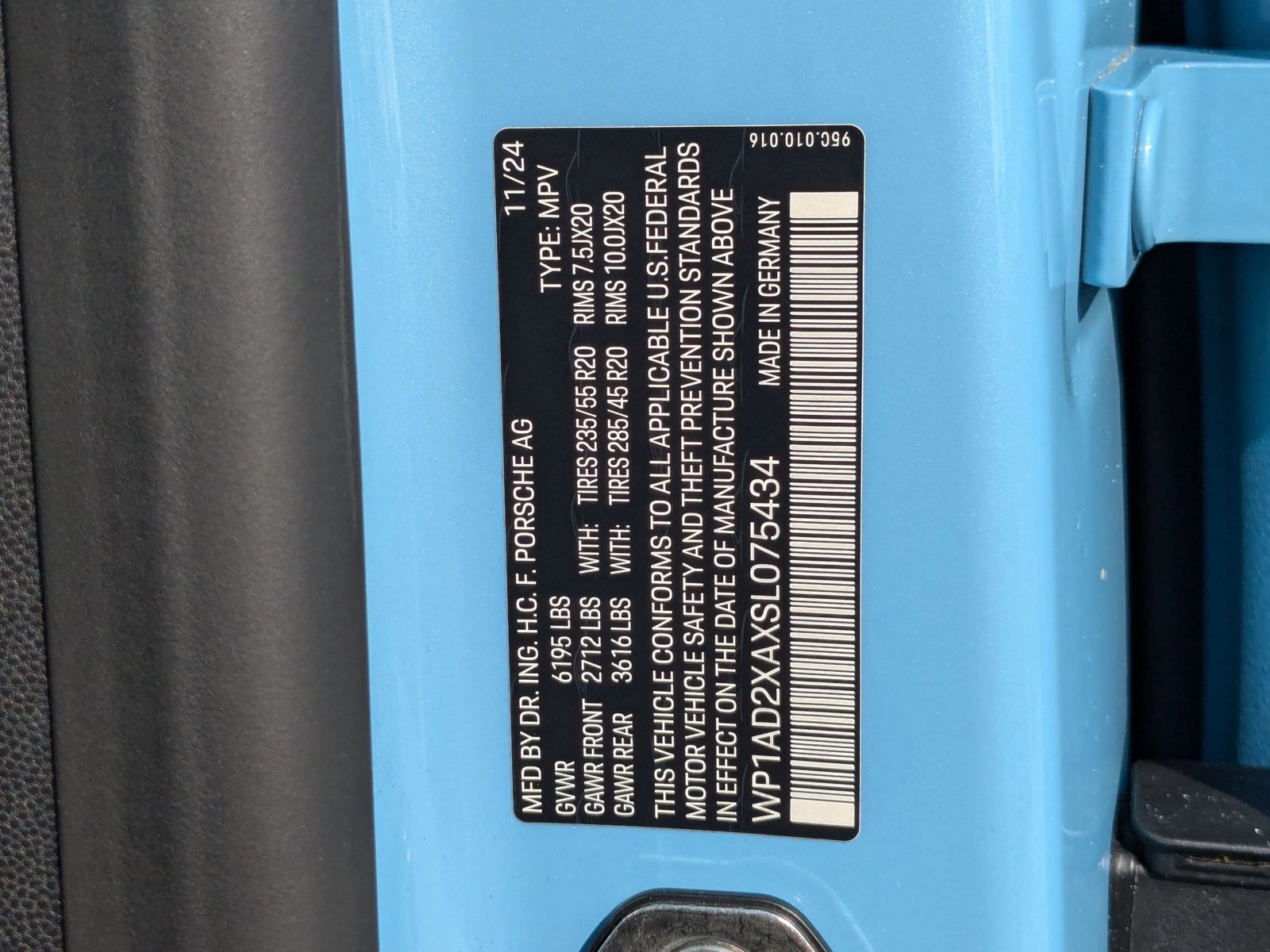 New 2025 Porsche Macan Electric image 25