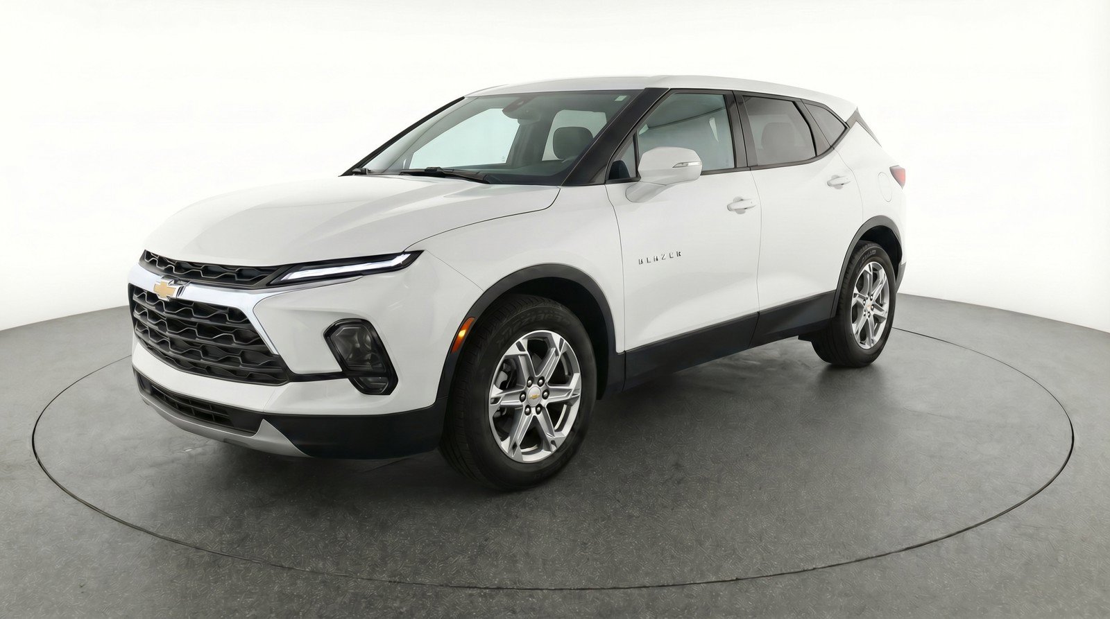 Used 2025 Chevrolet Blazer LT FWD image 3
