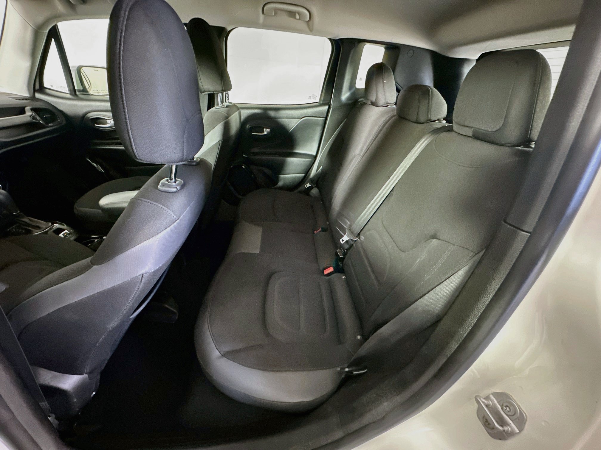 Used 2017 Jeep Renegade Altitude FWD image 25