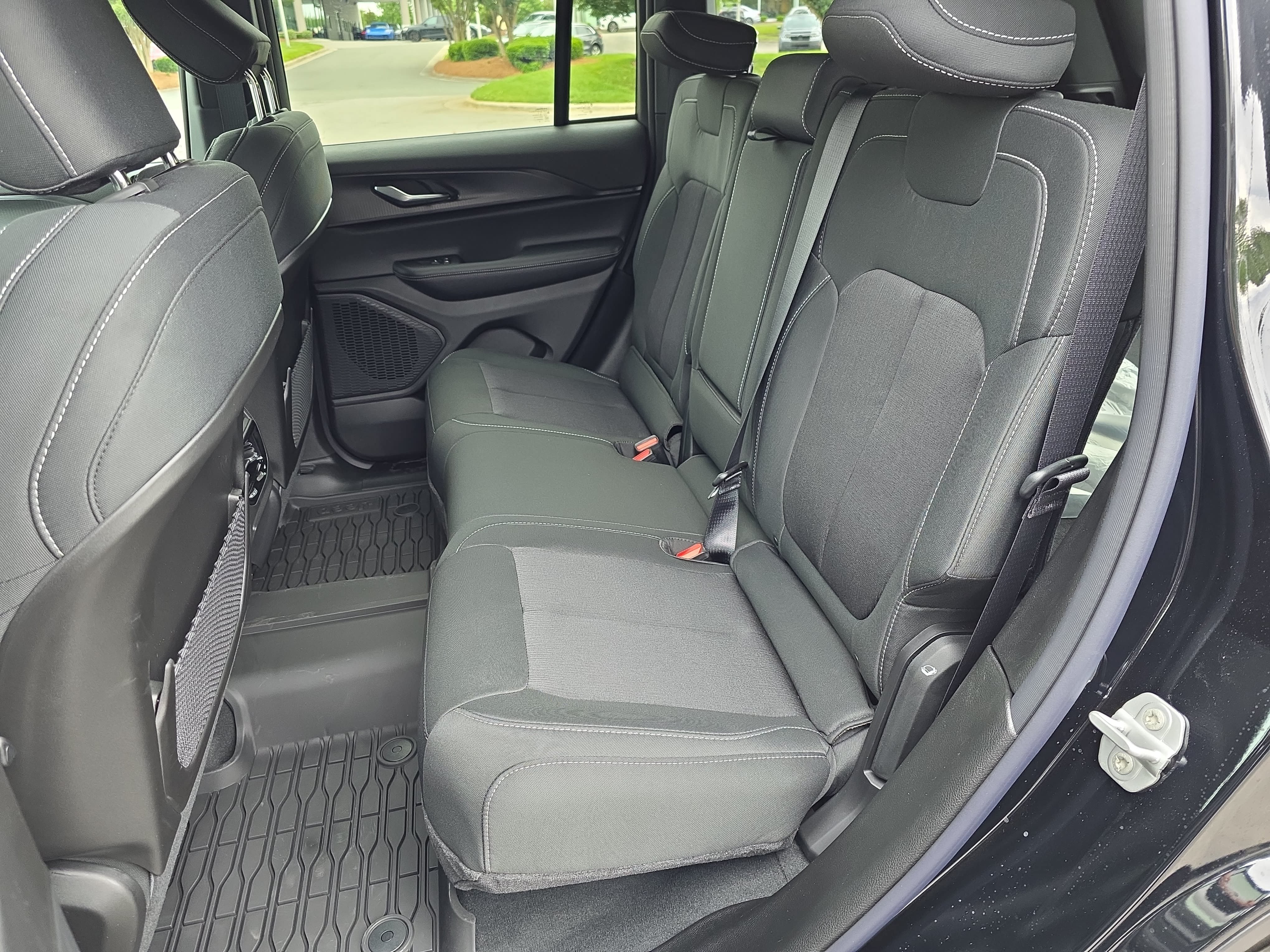 New 2026 Jeep Grand Cherokee Laredo X AWD/4WD image 12