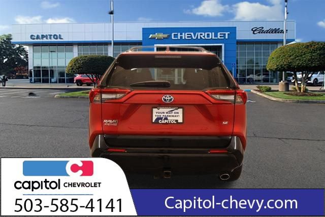 Used 2021 Toyota RAV4 SE w/ Weather & Moonroof Package AWD/4WD image 4