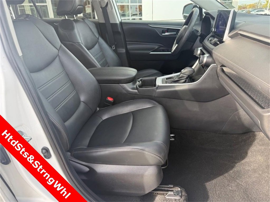 Used 2023 Toyota RAV4 XLE Premium image 11