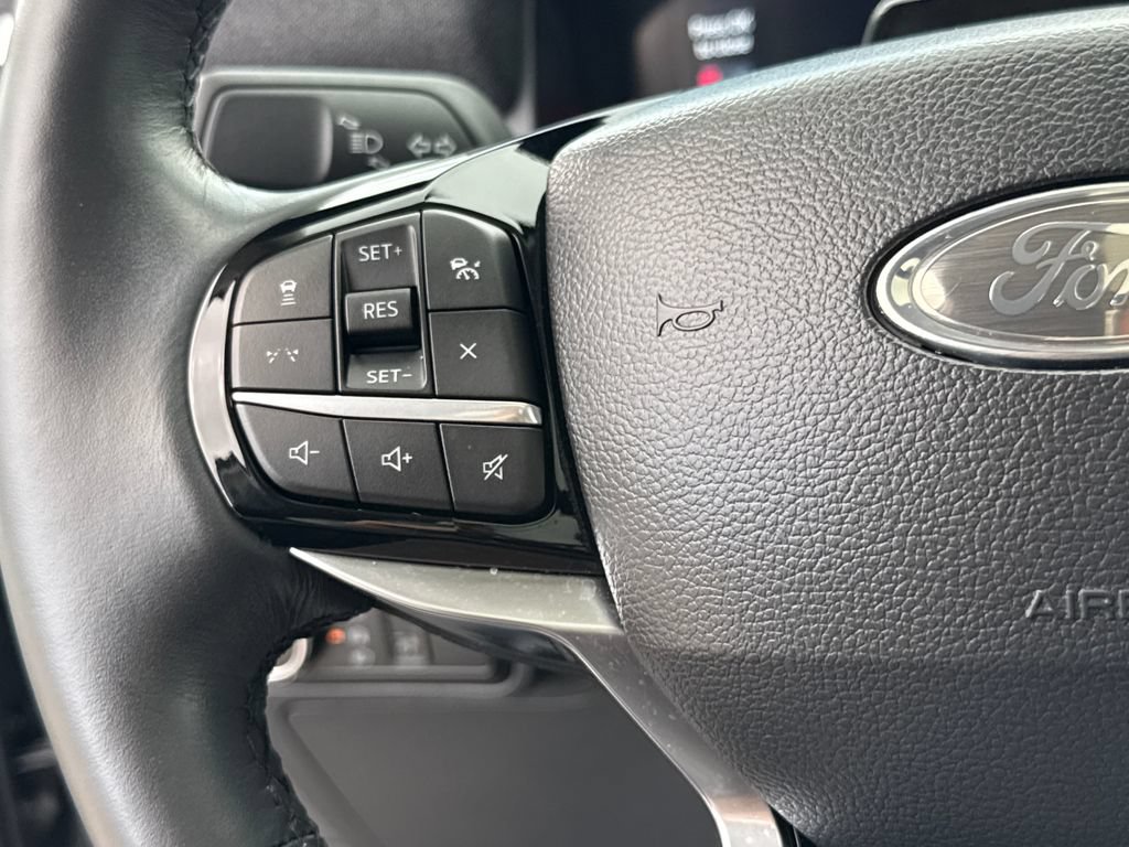 Used 2025 Ford Explorer Platinum w/ Ultimate Package AWD/4WD image 17