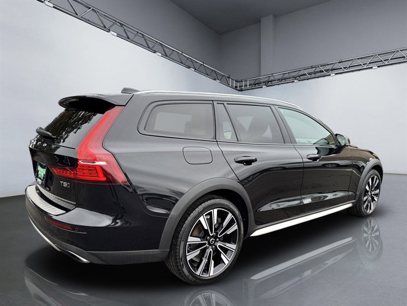 Used 2020 Volvo V60 T5 Cross Country w/ Protection Package Premier image 7