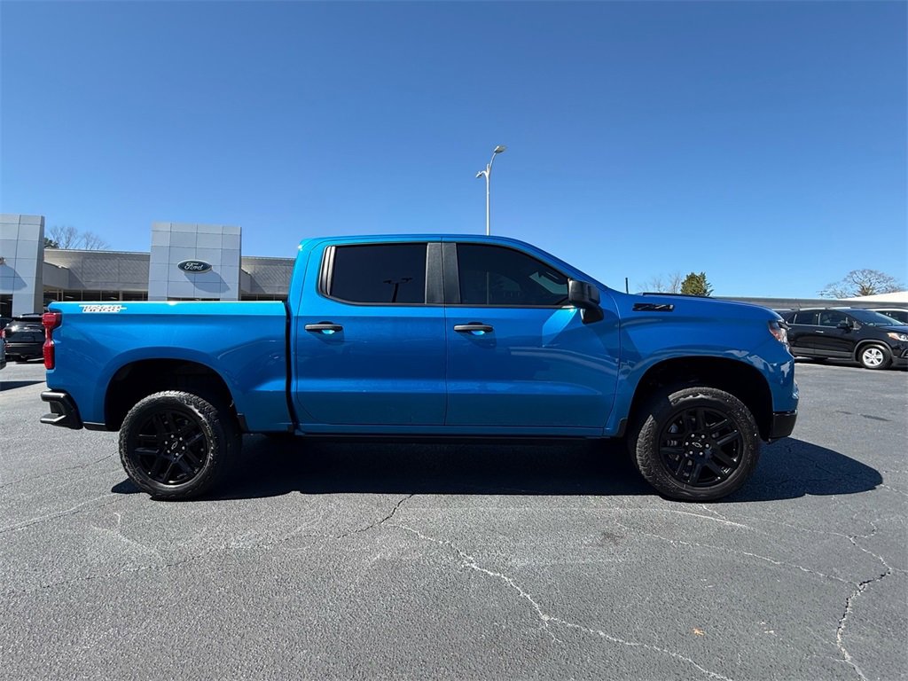 Used 2024 Chevrolet Silverado 1500 Custom Trail Boss w/ LPO, Dark Essentials Package image 3