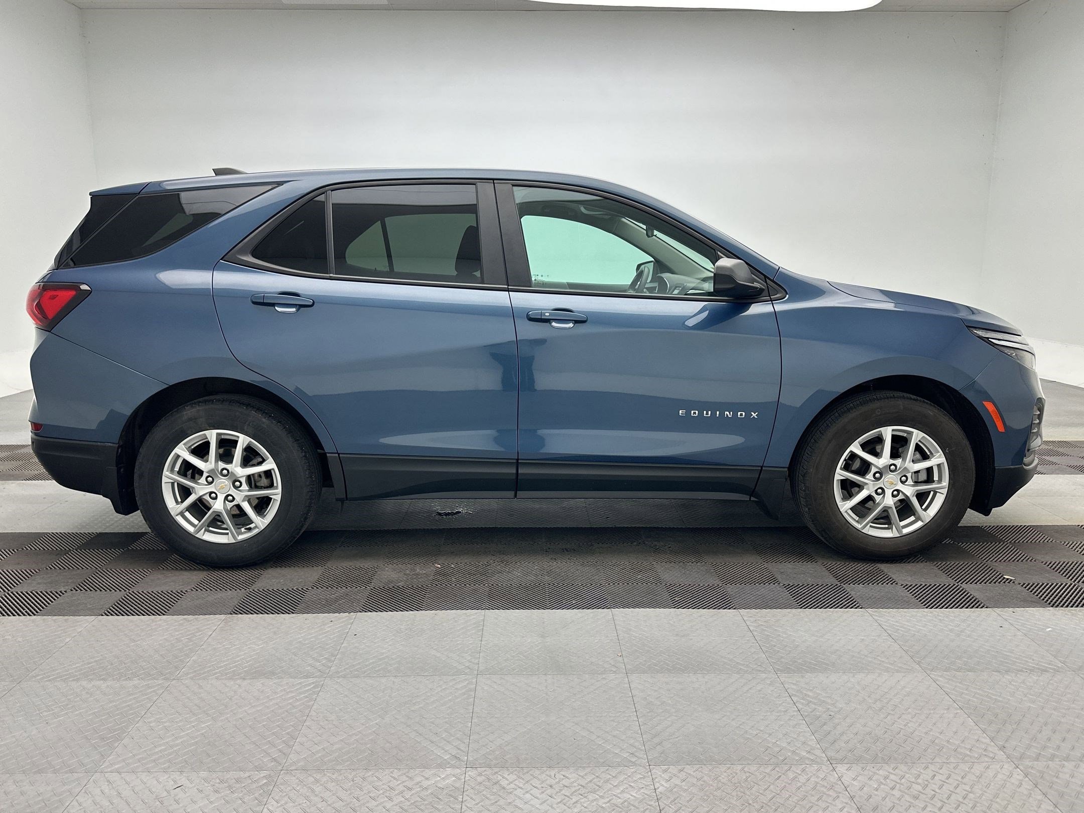 Certified 2024 Chevrolet Equinox LS w/ LS Convenience Package image 8