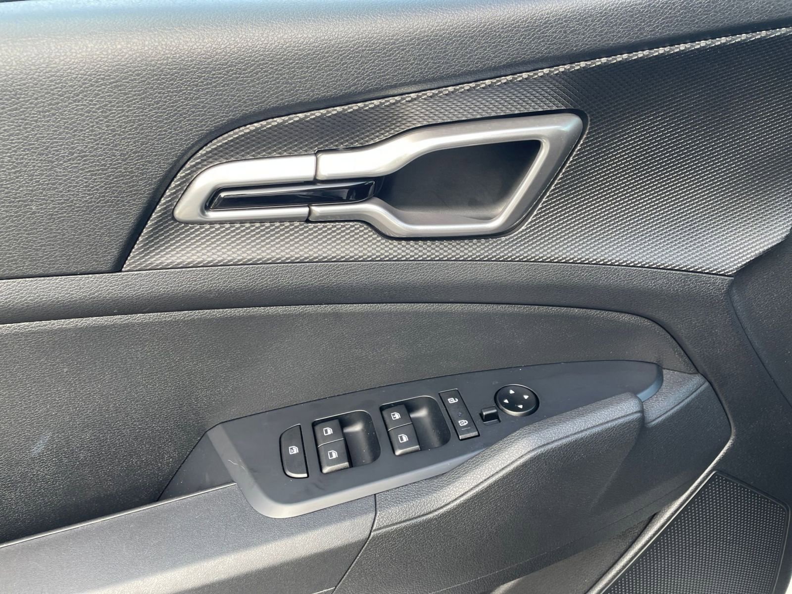 Used 2025 Kia Sportage LX image 20