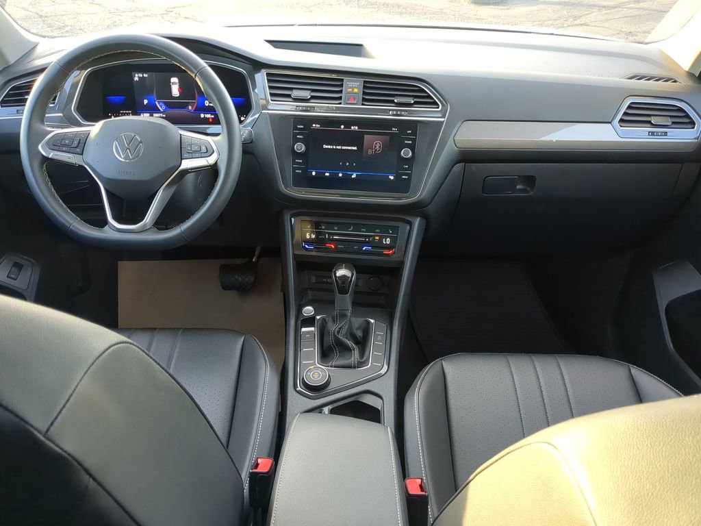 Used 2022 Volkswagen Tiguan SE image 11