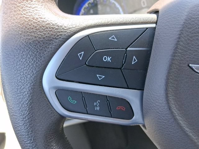 Used 2017 Chrysler Pacifica Touring FWD image 16
