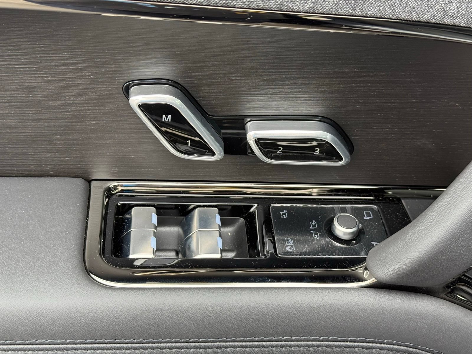 New 2026 Land Rover Range Rover Sport Dynamic SE AWD/4WD image 15