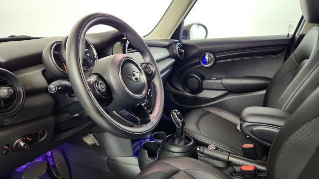 Used 2020 MINI Cooper 4-Door Hardtop FWD image 11