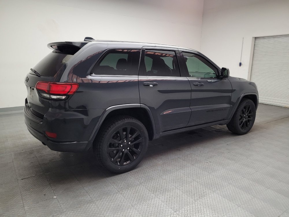 Used 2018 Jeep Grand Cherokee Altitude AWD/4WD image 10