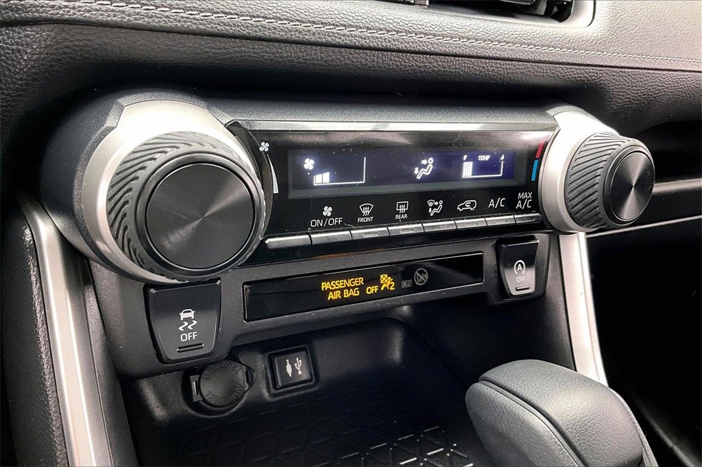 Used 2019 Toyota RAV4 LE image 31