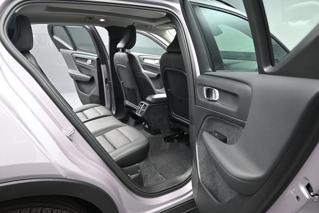 Used 2026 Volvo XC40 B5 Plus AWD/4WD image 13