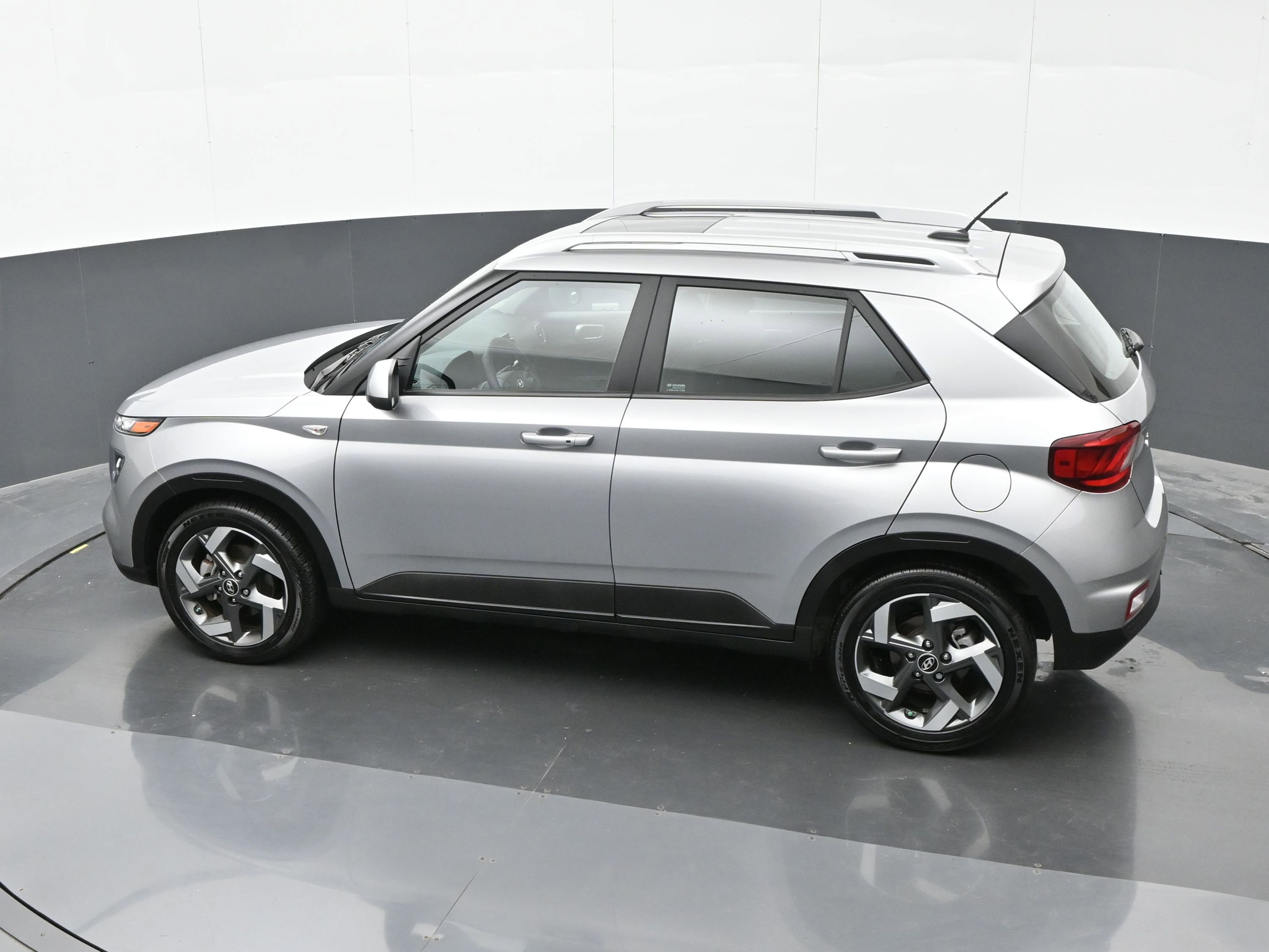 Used 2024 Hyundai Venue SEL image 34