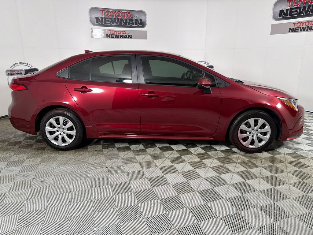 Used 2022 Toyota Corolla LE FWD image 2