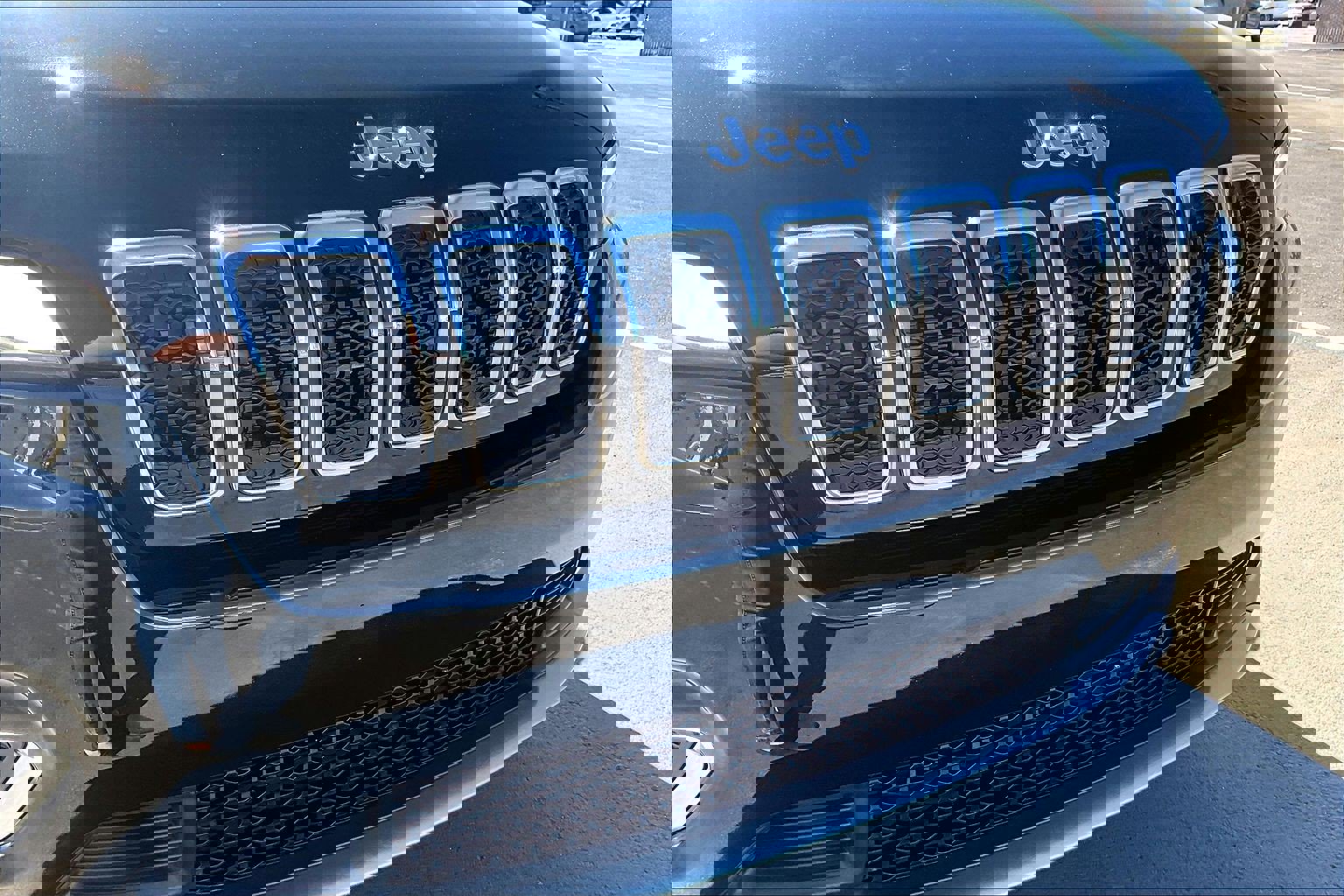 Used 2019 Jeep Cherokee Limited image 15