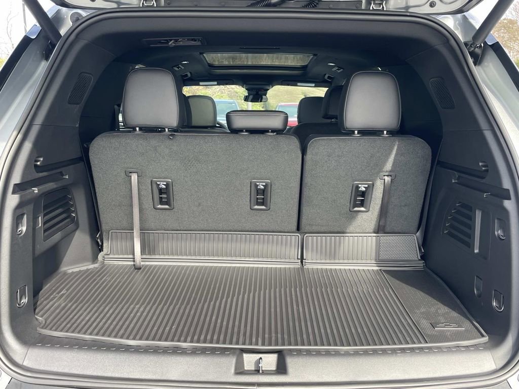 New 2026 Chevrolet Traverse LT w/ Sun and Wheel Package image 11
