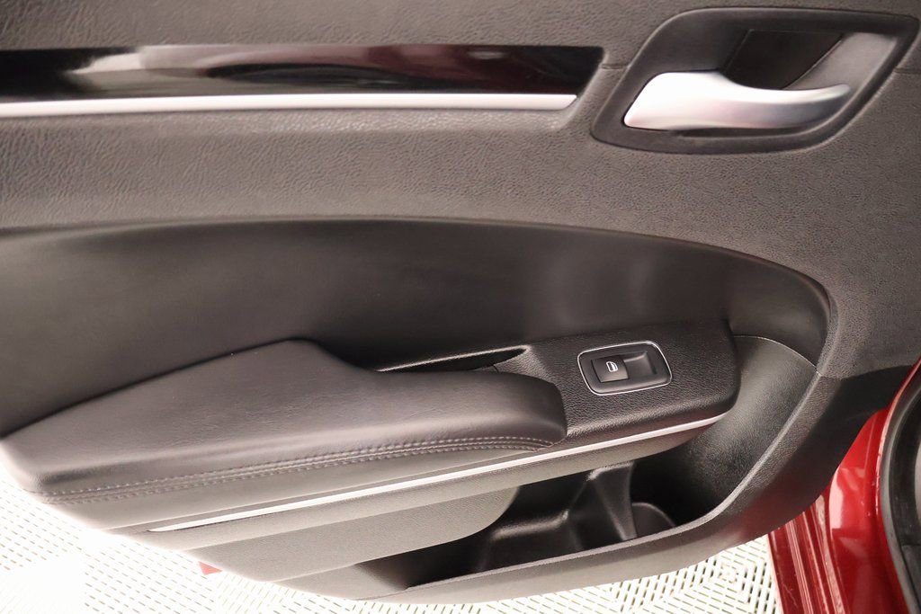 Used 2023 Chrysler 300 Touring w/ Sport Appearance Package image 15