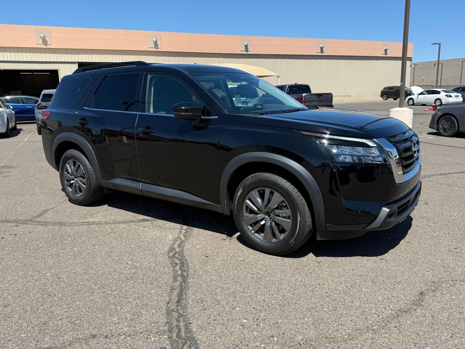 Certified 2025 Nissan Pathfinder SV image 3