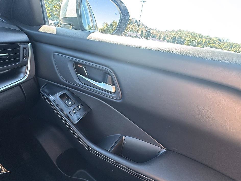 Certified 2025 Nissan Rogue SV AWD/4WD image 26