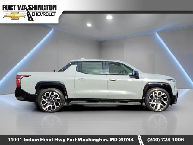 Used 2025 Chevrolet Silverado EV RST AWD/4WD image 2
