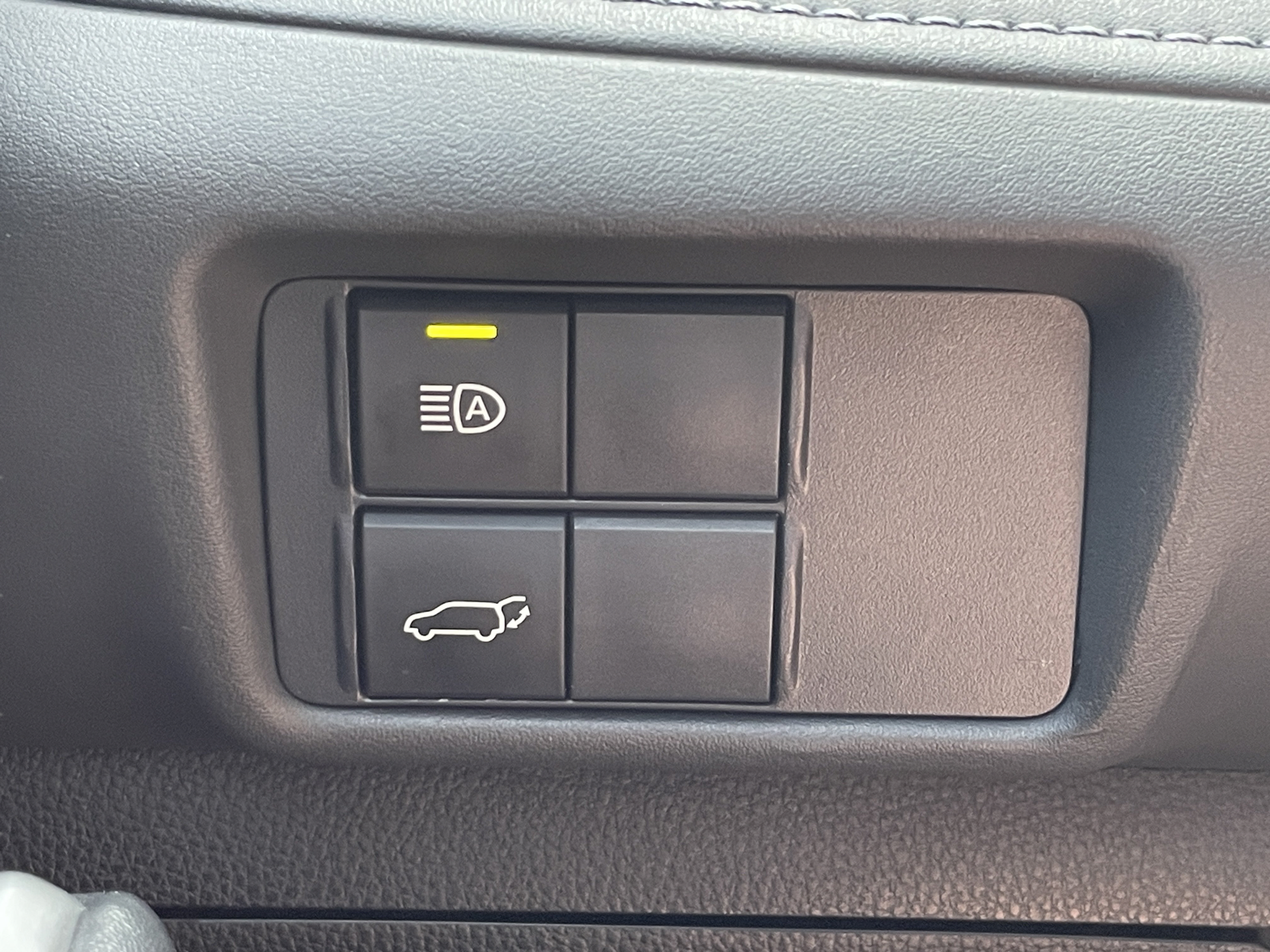 Used 2021 Toyota Highlander XLE AWD/4WD image 25