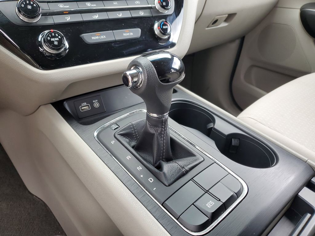 Used 2016 Kia Sedona LX image 29