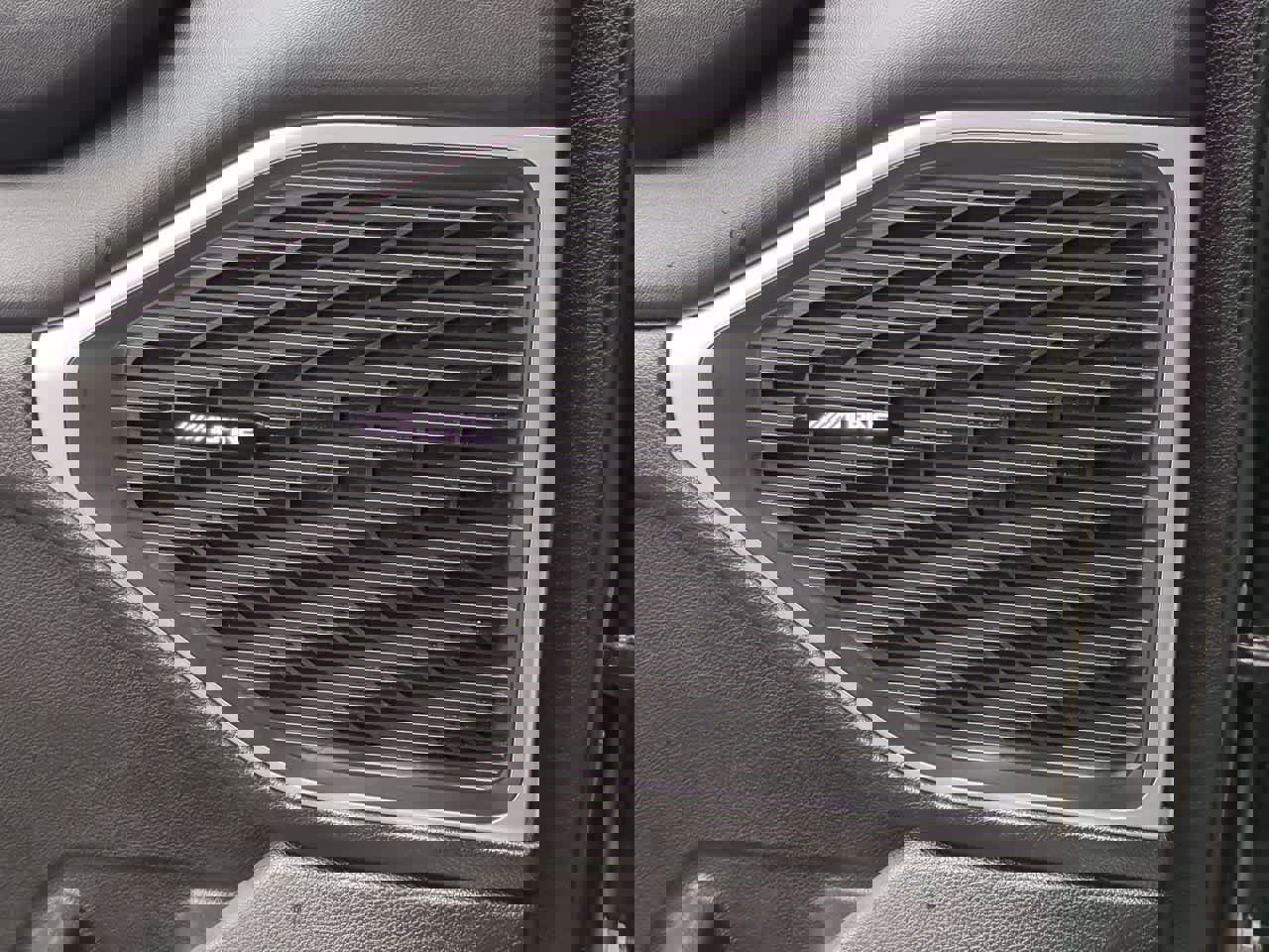 Used 2024 Jeep Wagoneer L Series II image 31