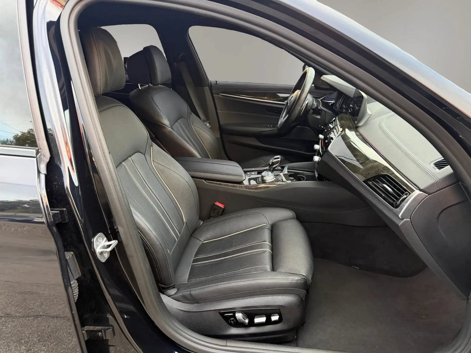 Used 2017 BMW 540i RWD image 27