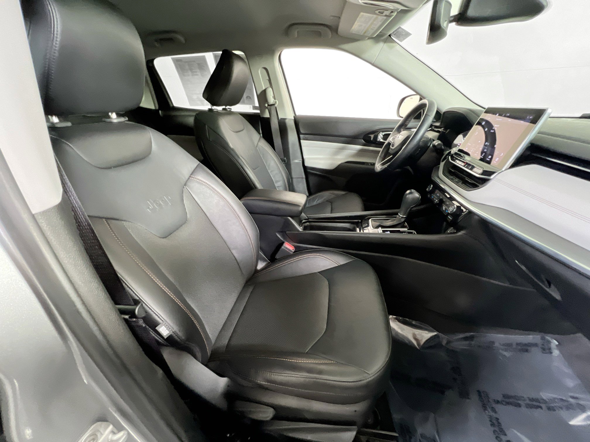Used 2022 Jeep Compass Limited image 26