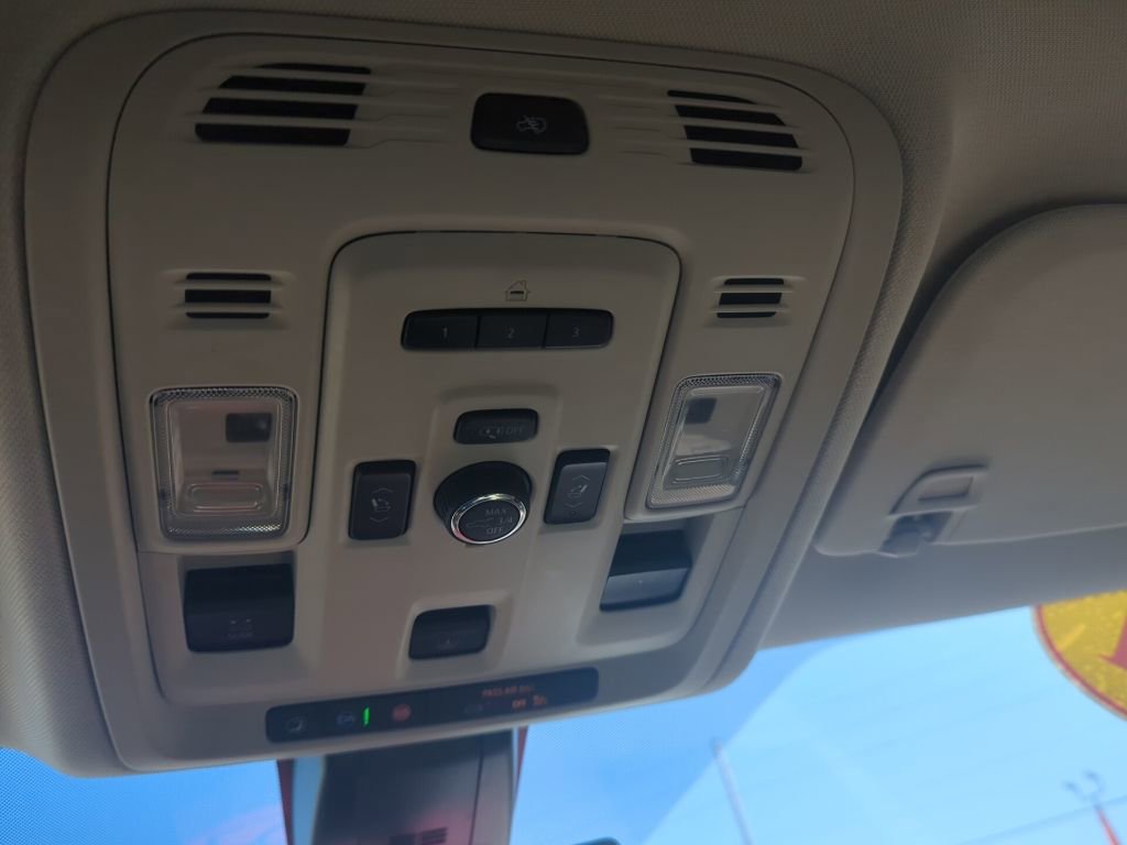 Used 2021 GMC Yukon Denali w/ Denali Premium Package image 40