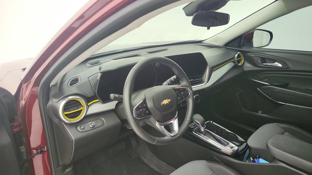 Used 2025 Chevrolet Trax LT w/ Driver Confidence Package FWD image 13