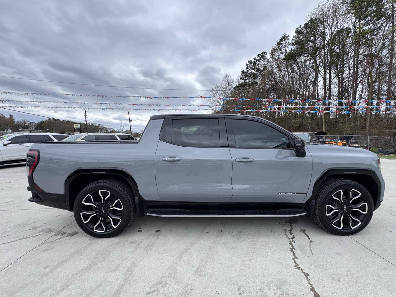 Used 2024 GMC Sierra EV Denali AWD/4WD image 10