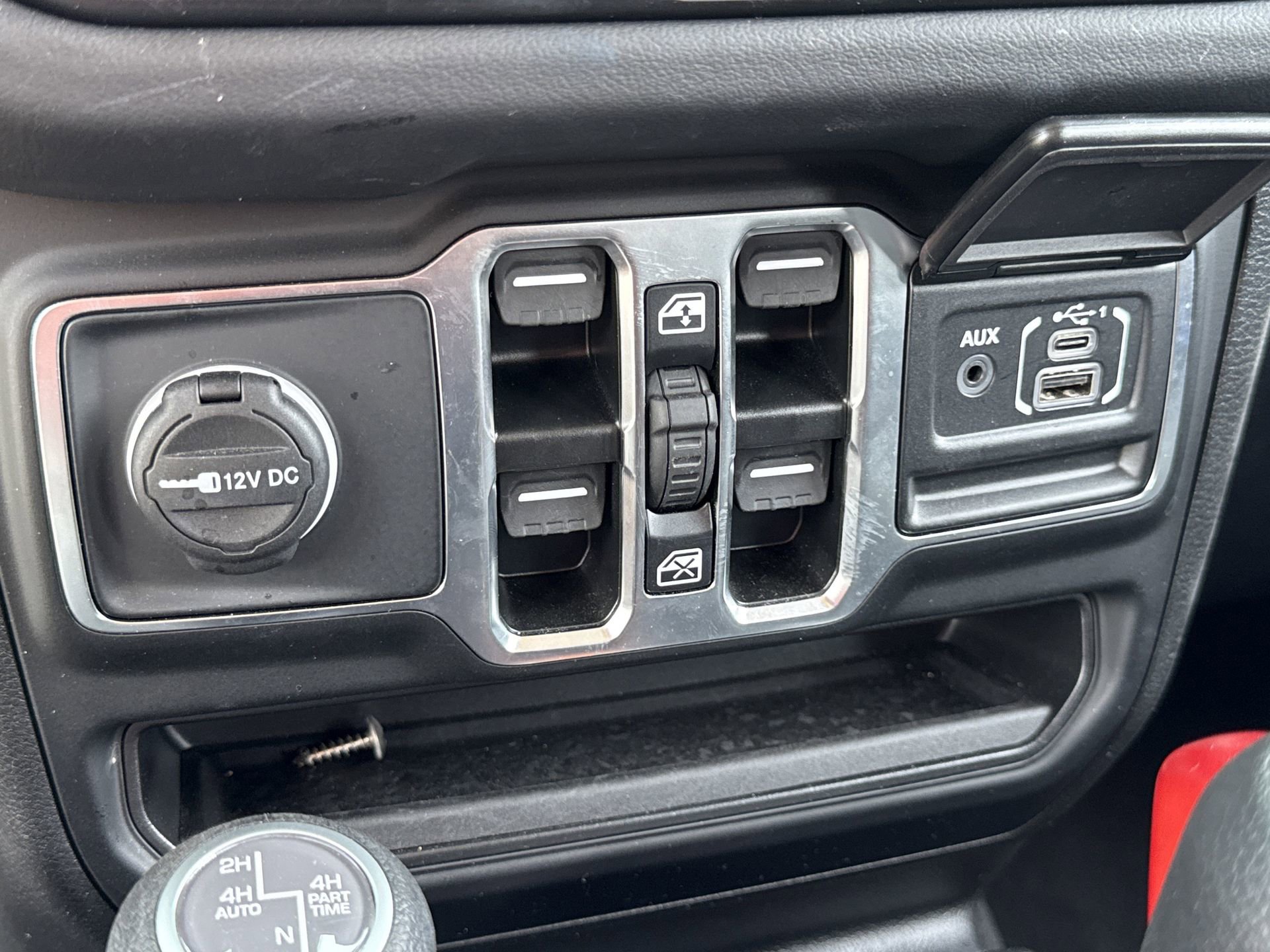 Used 2025 Jeep Wrangler Unlimited Sahara w/ Safety Group AWD/4WD image 6