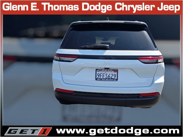 Used 2023 Jeep Grand Cherokee Altitude image 8