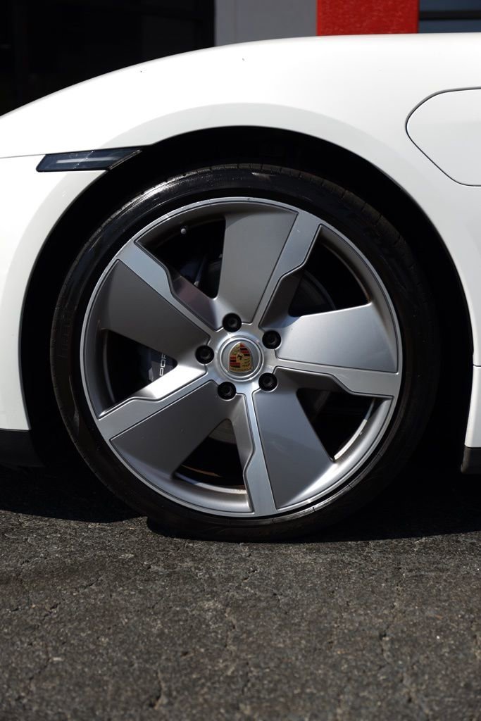 Used 2021 Porsche Taycan image 5