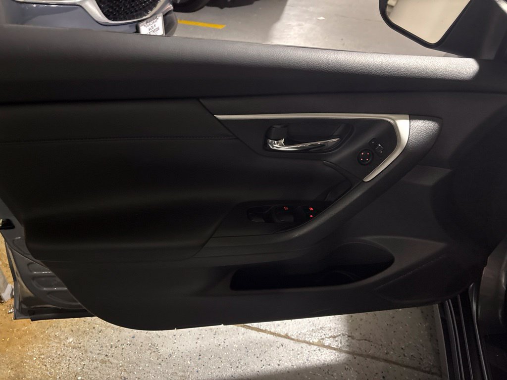 Used 2018 Nissan Altima 2.5 SR w/ SR Midnight Edition FWD image 11
