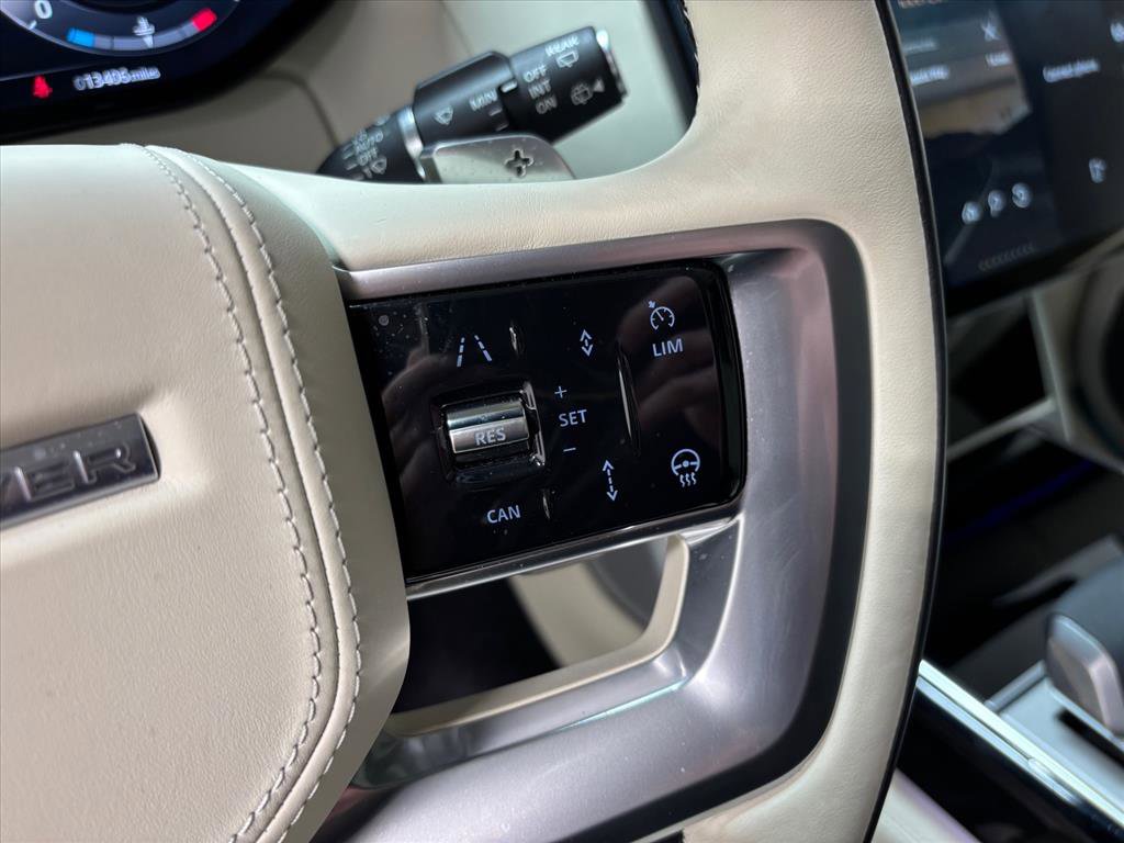 Used 2025 Land Rover Range Rover Long Wheelbase Autobiography image 19