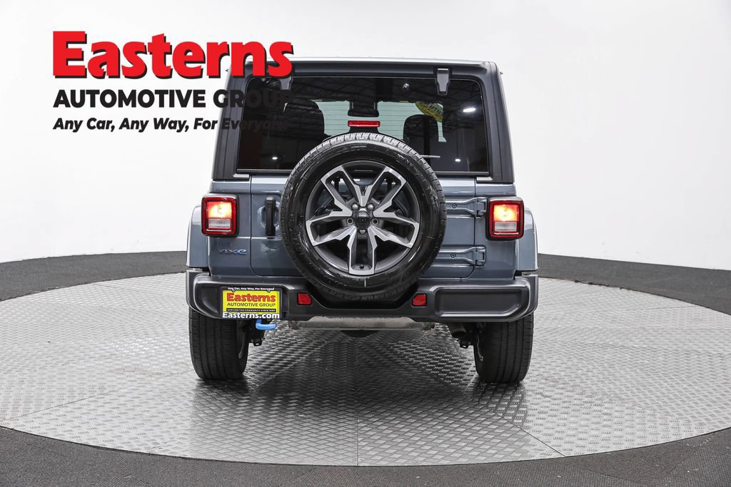 Used 2024 Jeep Wrangler Unlimited w/ Convenience Group AWD/4WD image 6