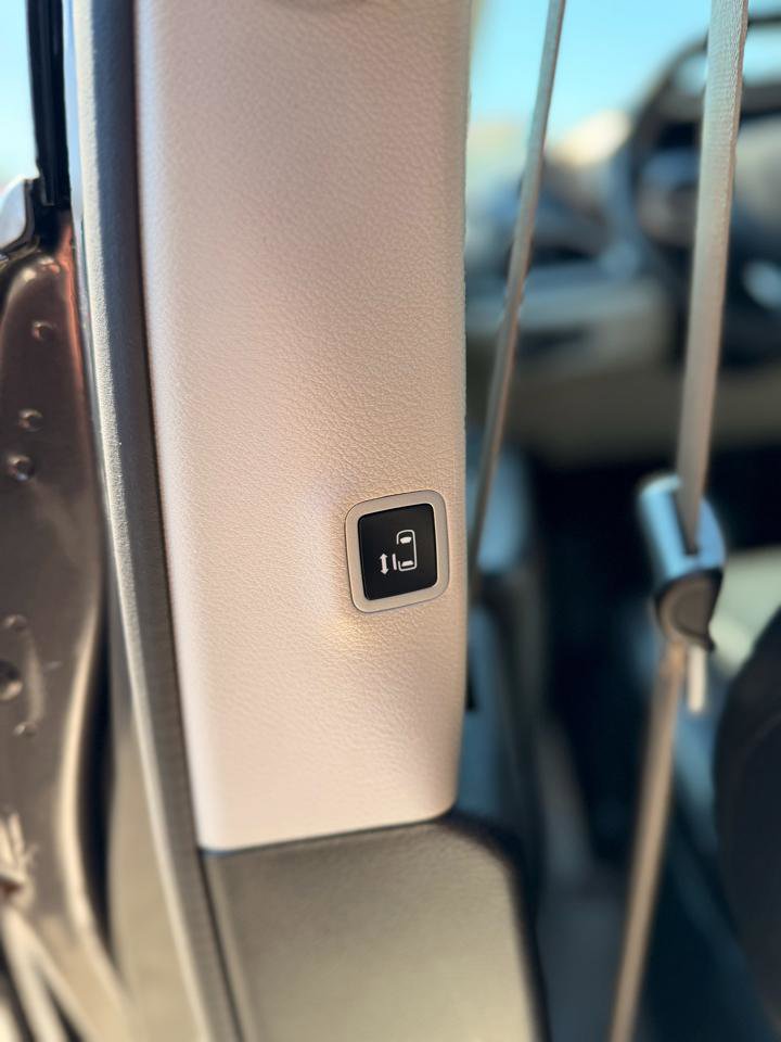 Used 2019 Chrysler Pacifica Touring-L image 24