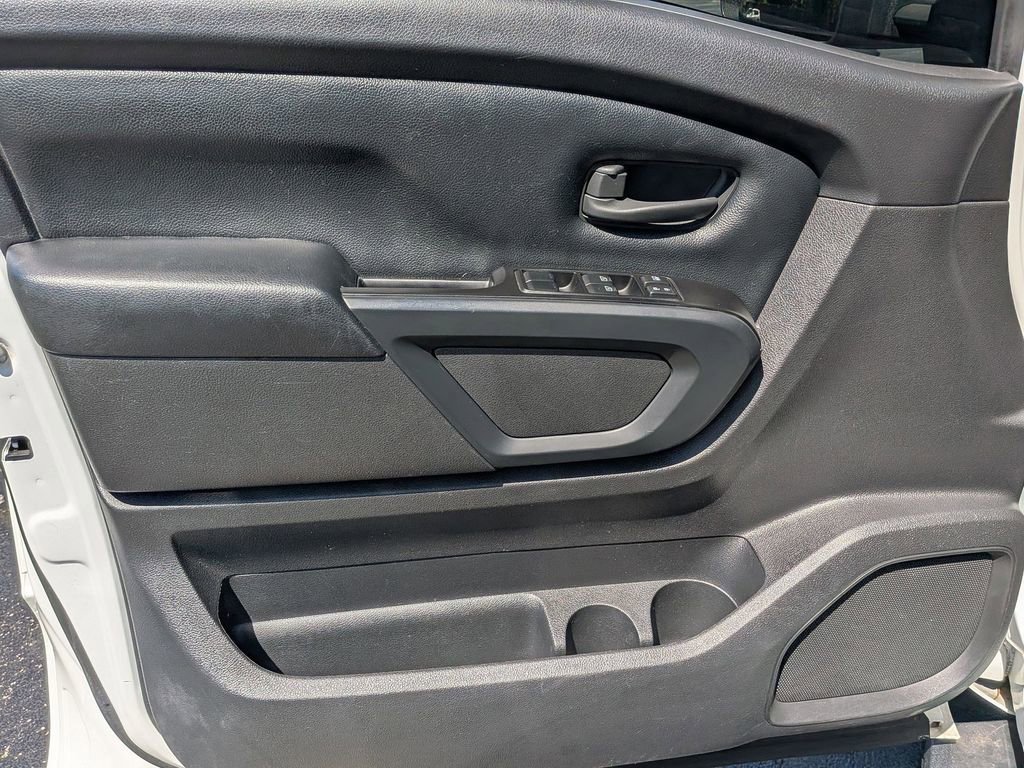 Used 2019 Nissan Titan S AWD/4WD image 9