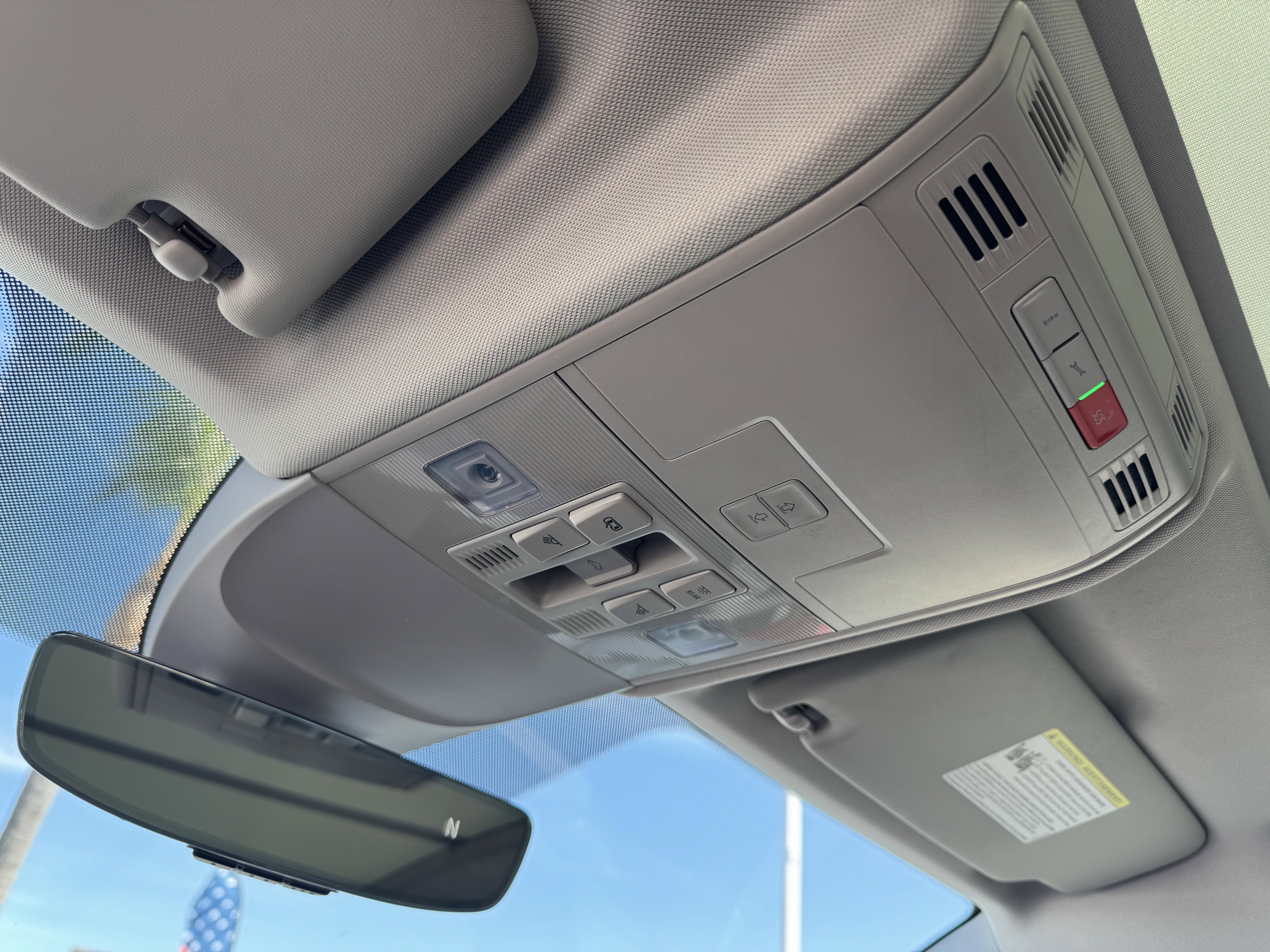 Used 2022 Volkswagen Taos SEL w/ Panoramic Sunroof Package image 30