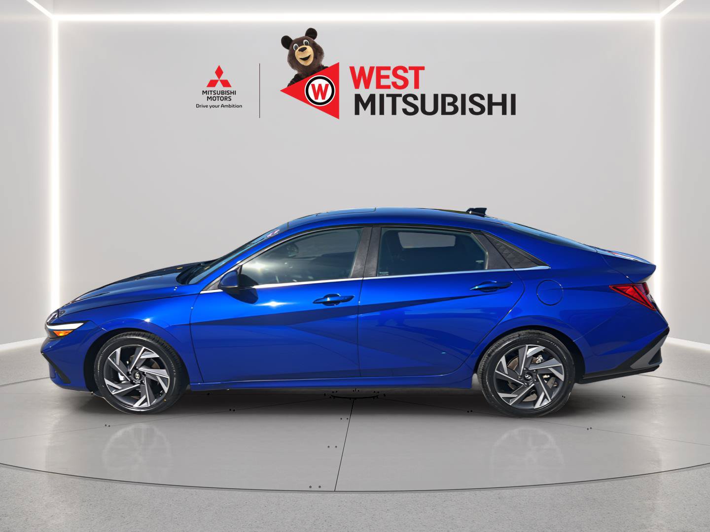 Used 2025 Hyundai Elantra Limited FWD image 3
