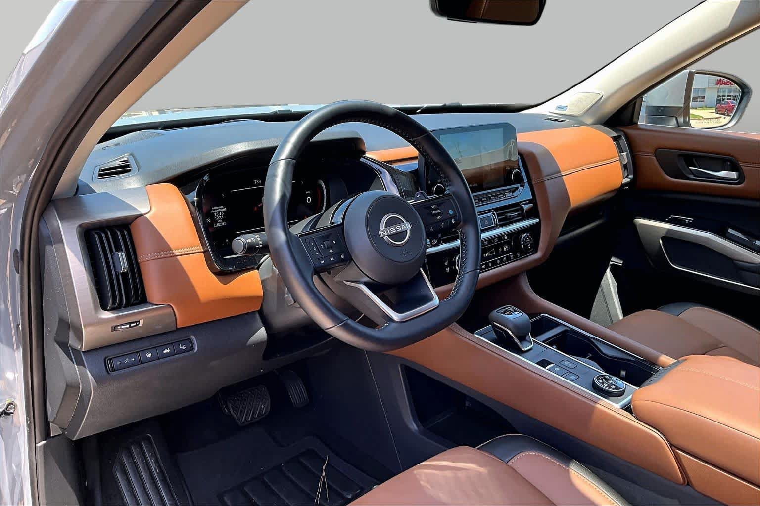 Certified 2025 Nissan Pathfinder Platinum AWD/4WD image 18