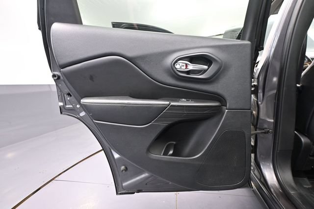 Used 2015 Jeep Cherokee Limited w/ Luxury Group AWD/4WD image 39