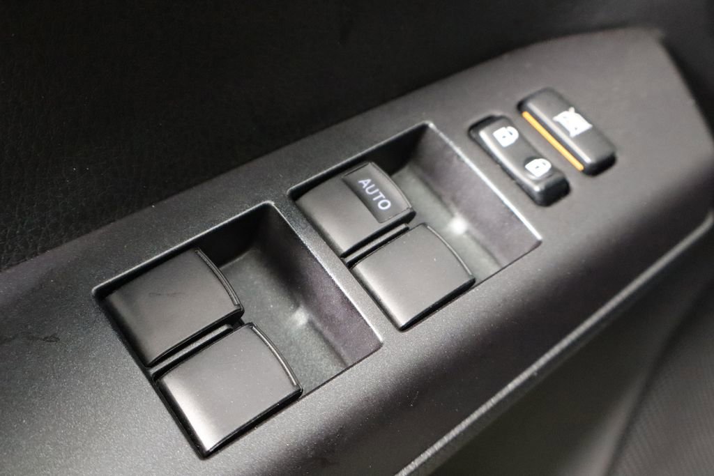 Used 2017 Toyota RAV4 LE image 21