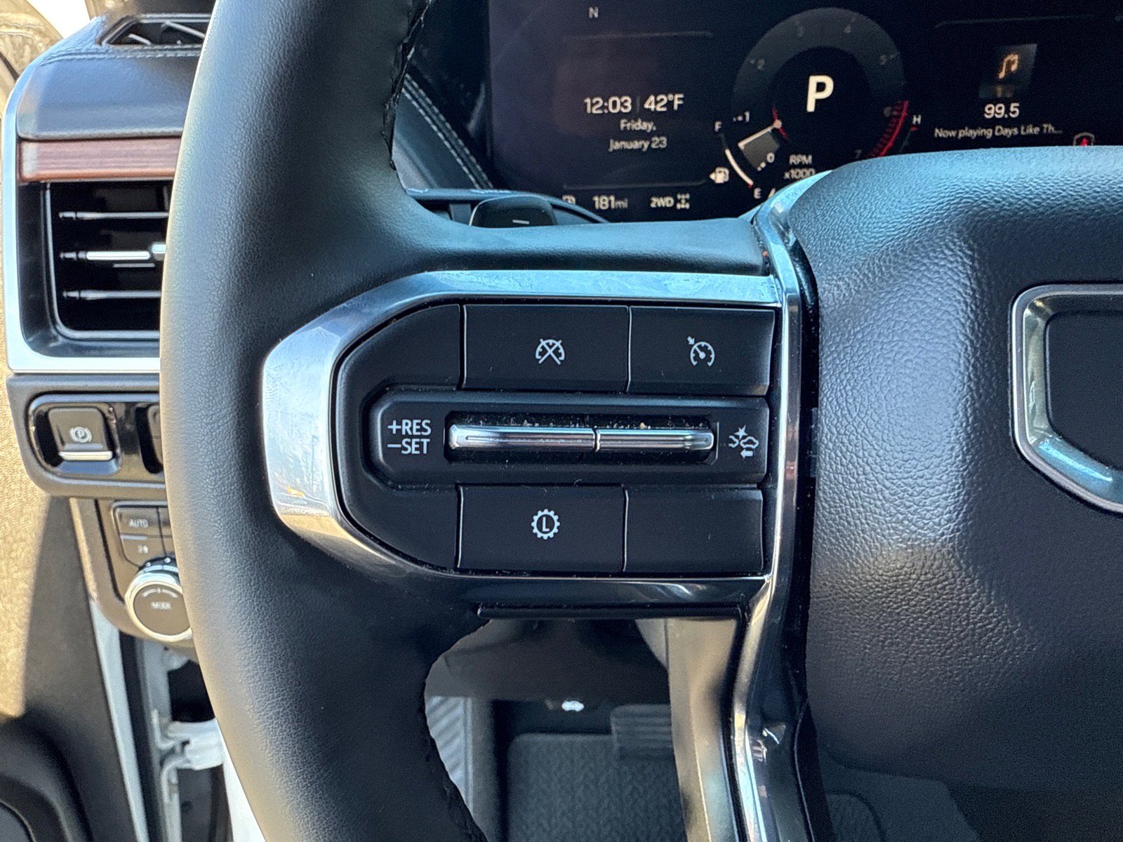 Used 2025 GMC Yukon Denali image 36