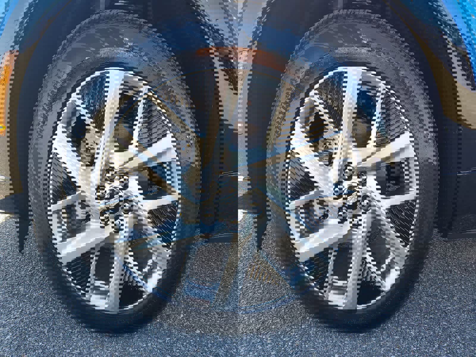 New 2025 Cadillac Optiq Luxury 2 image 9