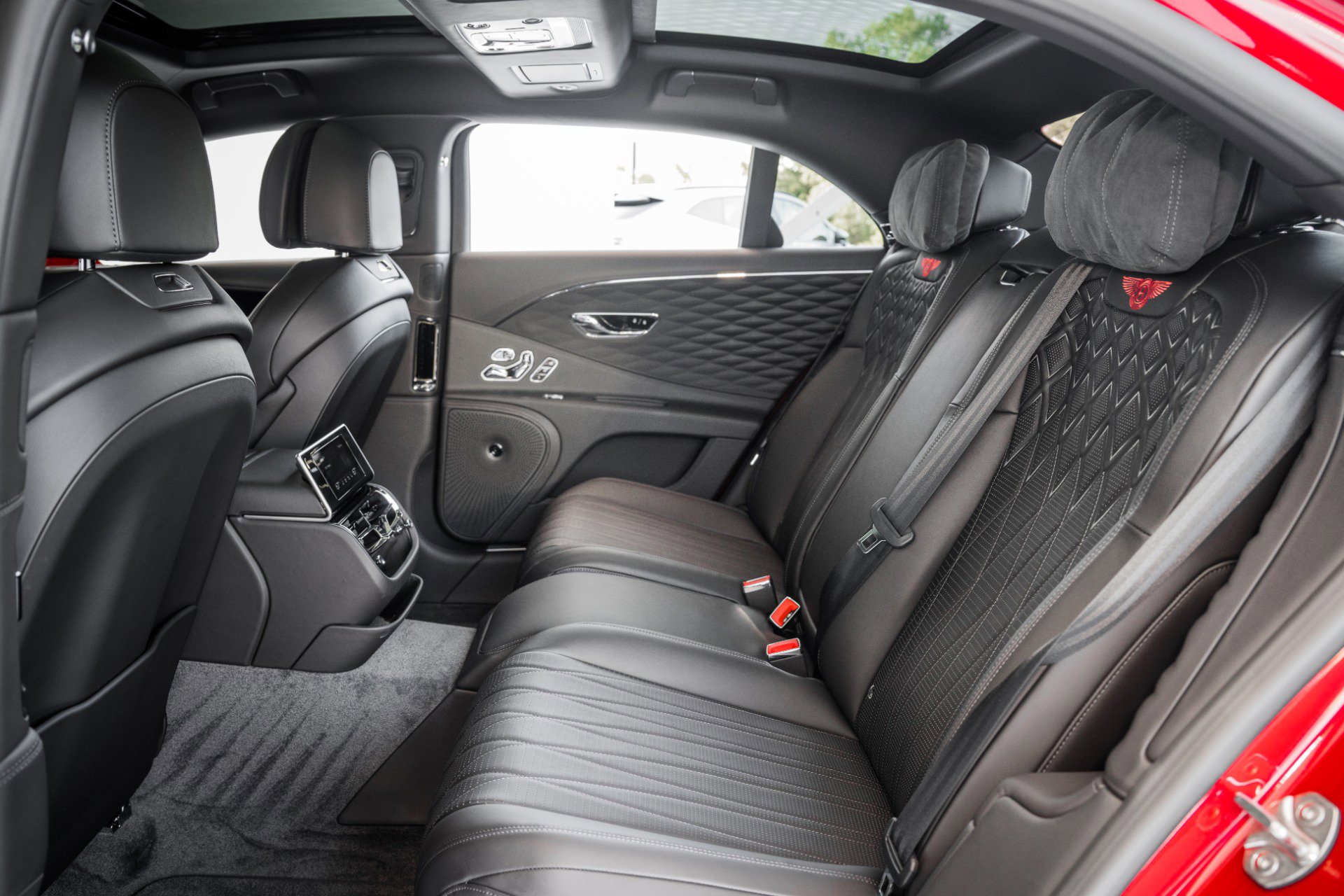 Used 2022 Bentley Flying Spur V8 image 16